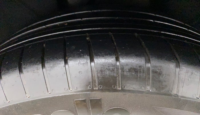 2018 Skoda Superb 1.8 TSI STYLE AT, Petrol, Automatic, 20,330 km, Right Rear Tyre Tread