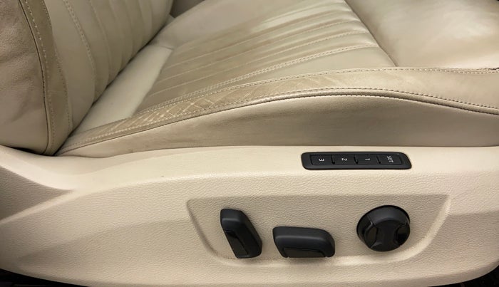 2018 Skoda Superb 1.8 TSI STYLE AT, Petrol, Automatic, 20,330 km, Driver Side Adjustment Panel
