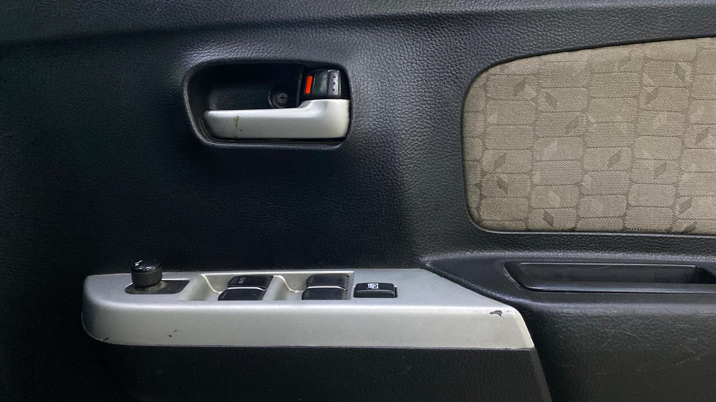 2014 Maruti Wagon R 1.0 VXI, Petrol, Manual, 61,733 km, Driver Side Door Panels Control