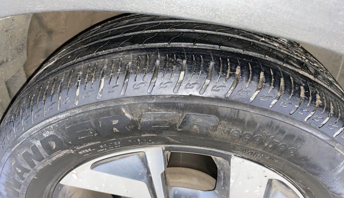 2022 KIA SONET HTX 1.5 AT, Diesel, Automatic, 41,585 km, Right Front Tyre Tread