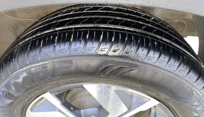 2022 KIA SONET HTX 1.5 AT, Diesel, Automatic, 41,585 km, Left Rear Tyre Tread