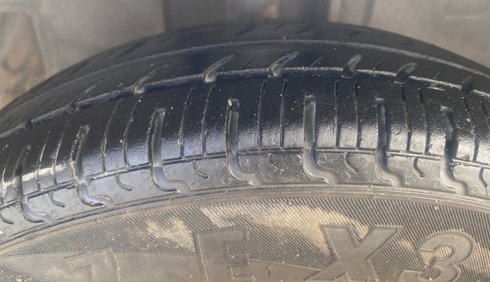 2018 Datsun Redi Go A, Petrol, Manual, 60,014 km, Right Front Tyre Tread