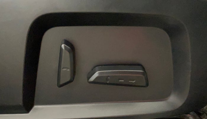 2022 Tata Harrier XZA SUROOF 2.0L DUAL TONE, Diesel, Automatic, 59,452 km, Driver Side Adjustment Panel
