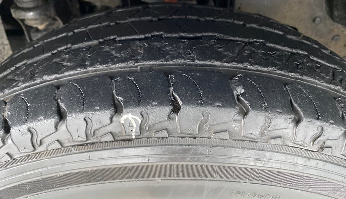 2016 Mahindra TUV300 T8 AT, Diesel, Automatic, 28,576 km, Left Front Tyre Tread