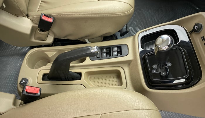 2016 Mahindra TUV300 T8 AT, Diesel, Automatic, 28,576 km, Gear Lever