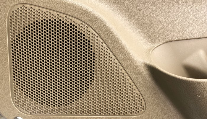 2016 Mahindra TUV300 T8 AT, Diesel, Automatic, 28,576 km, Speaker