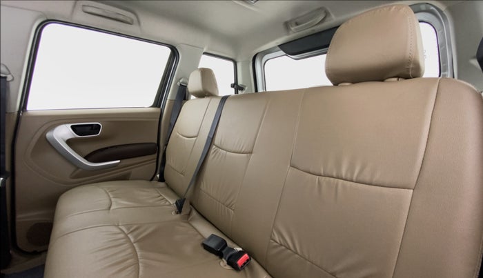 2016 Mahindra TUV300 T8 AT, Diesel, Automatic, 28,576 km, Right Side Rear Door Cabin