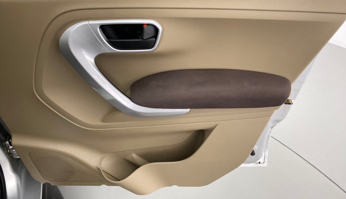 2016 Mahindra TUV300 T8 AT, Diesel, Automatic, 28,576 km, Driver Side Door Panels Control