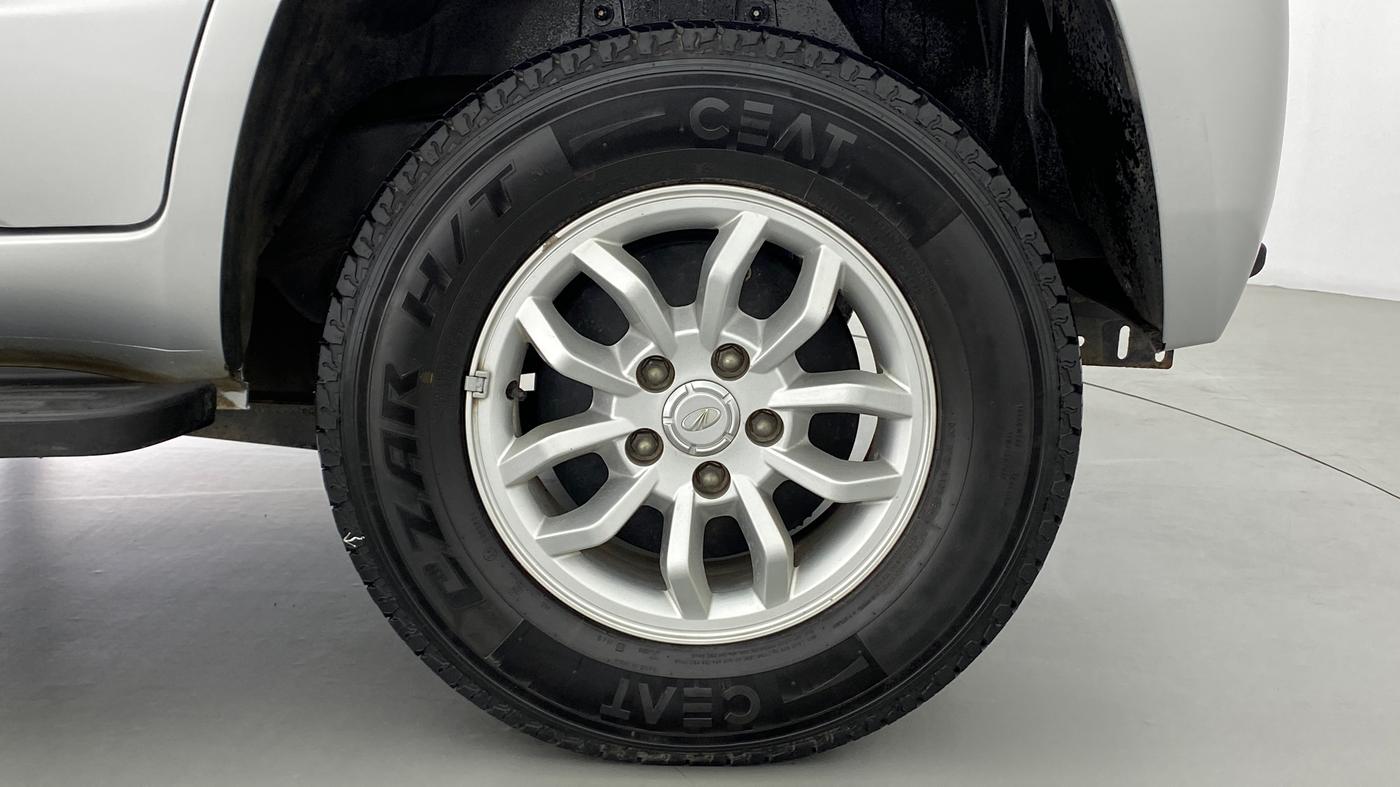 2016 Mahindra TUV300 T8 AT, Diesel, Automatic, 28,576 km, Left Rear Wheel