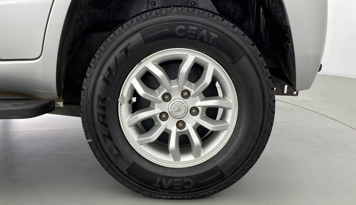 2016 Mahindra TUV300 T8 AT, Diesel, Automatic, 28,576 km, Left Rear Wheel