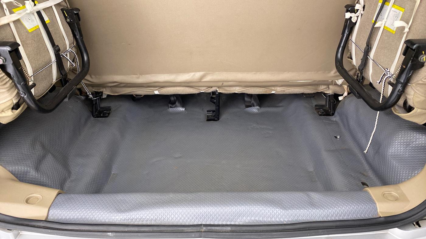 2016 Mahindra TUV300 T8 AT, Diesel, Automatic, 28,576 km, Boot Inside