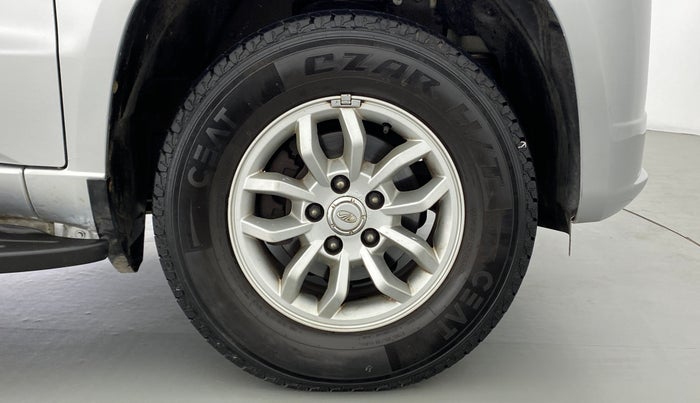 2016 Mahindra TUV300 T8 AT, Diesel, Automatic, 28,576 km, Right Front Wheel