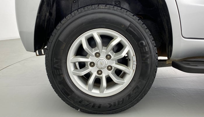 2016 Mahindra TUV300 T8 AT, Diesel, Automatic, 28,576 km, Right Rear Wheel