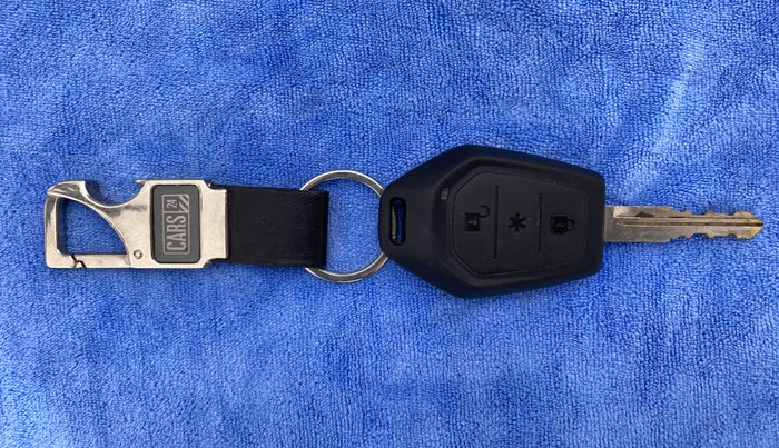 2016 Mahindra TUV300 T8 AT, Diesel, Automatic, 28,576 km, Key Close Up