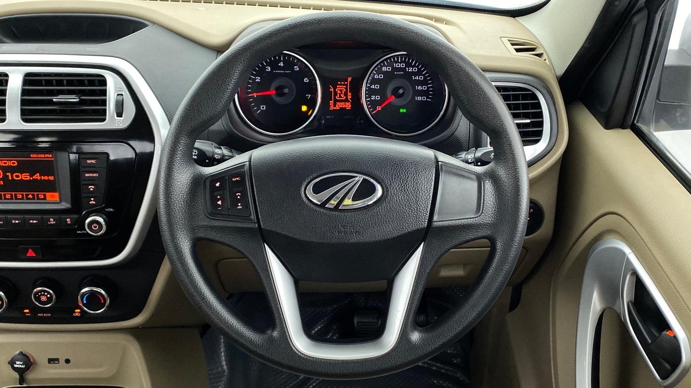 2016 Mahindra TUV300 T8 AT, Diesel, Automatic, 28,576 km, Steering Wheel Close Up
