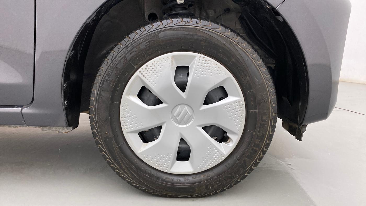 2022 Maruti Alto K10 VXI, Petrol, Manual, 5,785 km, Right Front Wheel