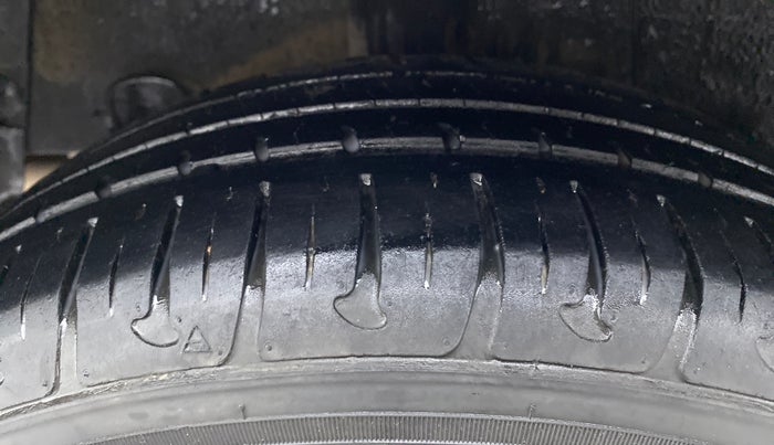 2019 Hyundai Grand i10 SPORTZ 1.2 KAPPA VTVT, CNG, Manual, 79,603 km, Right Rear Tyre Tread