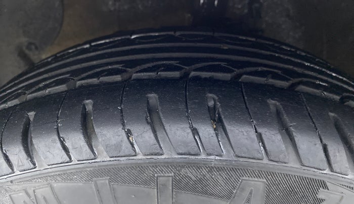 2019 Hyundai Grand i10 SPORTZ 1.2 KAPPA VTVT, CNG, Manual, 79,603 km, Left Front Tyre Tread
