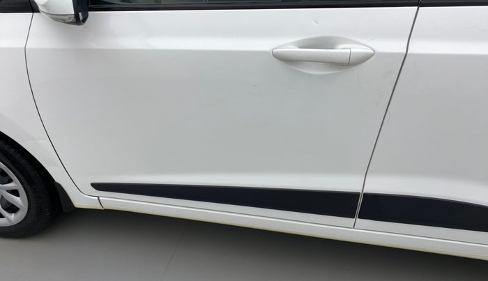 2019 Hyundai Grand i10 SPORTZ 1.2 KAPPA VTVT, CNG, Manual, 79,603 km, Front passenger door - Slightly dented