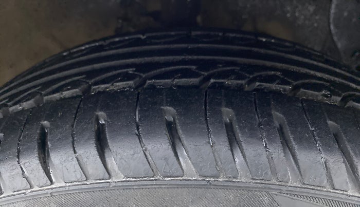 2019 Hyundai Grand i10 SPORTZ 1.2 KAPPA VTVT, CNG, Manual, 79,603 km, Right Front Tyre Tread