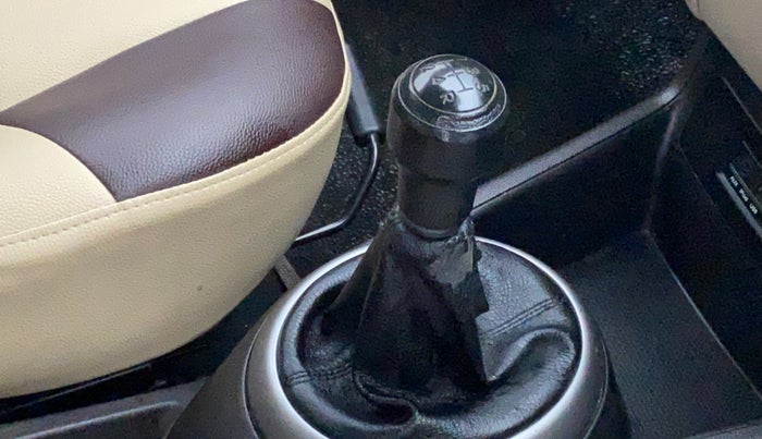 2013 Hyundai i20 MAGNA (O) 1.2, Petrol, Manual, 56,498 km, Gear lever - Boot cover slightly torn
