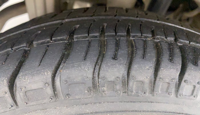 2016 Maruti Alto 800 LXI, Petrol, Manual, 26,466 km, Right Rear Tyre Tread