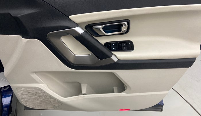 2021 Tata Safari XZA PLUS 6S, Diesel, Automatic, 96,529 km, Driver Side Door Panels Control