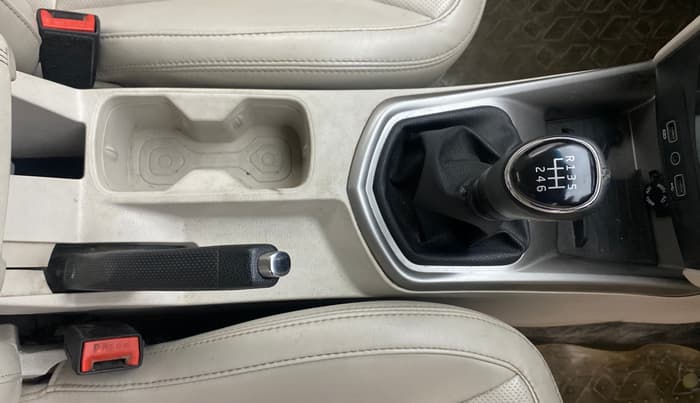2021 Mahindra XUV300 W8 (O) 1.5 DIESEL, Diesel, Manual, 1,20,642 km, Gear Lever