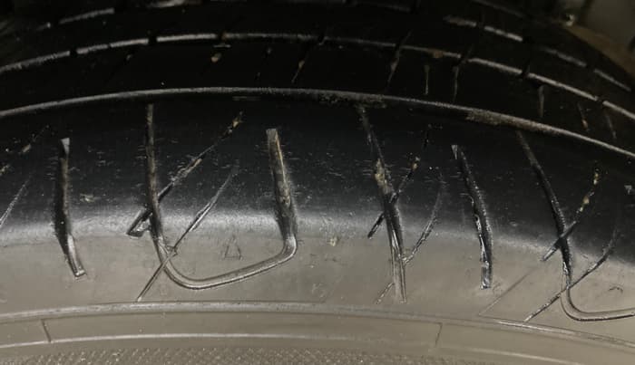2021 Mahindra XUV300 W8 (O) 1.5 DIESEL, Diesel, Manual, 1,20,642 km, Left Rear Tyre Tread