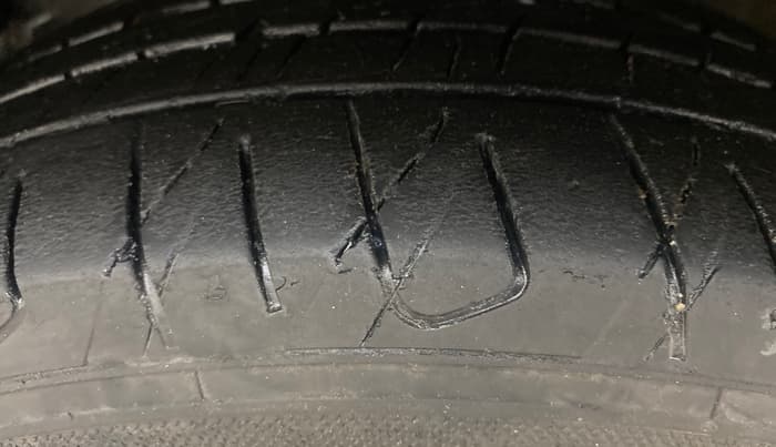 2021 Mahindra XUV300 W8 (O) 1.5 DIESEL, Diesel, Manual, 1,20,642 km, Left Front Tyre Tread