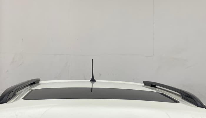 2021 Mahindra XUV300 W8 (O) 1.5 DIESEL, Diesel, Manual, 1,20,642 km, Moonroof/ Sunroof