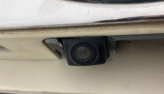 2021 Mahindra XUV300 W8 (O) 1.5 DIESEL, Diesel, Manual, 1,20,642 km, Parking Camera