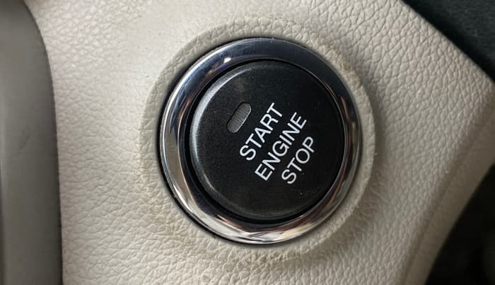 2021 Mahindra XUV300 W8 (O) 1.5 DIESEL, Diesel, Manual, 1,20,642 km, Keyless Start/ Stop Button