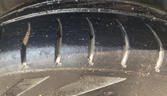 2018 Ford FREESTYLE TITANIUM 1.2 PETROL, Petrol, Manual, 1,28,009 km, Left Rear Tyre Tread