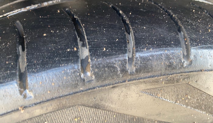 2018 Ford FREESTYLE TITANIUM 1.2 PETROL, Petrol, Manual, 1,28,009 km, Right Rear Tyre Tread