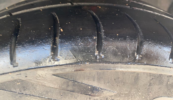 2018 Ford FREESTYLE TITANIUM 1.2 PETROL, Petrol, Manual, 1,28,009 km, Right Front Tyre Tread