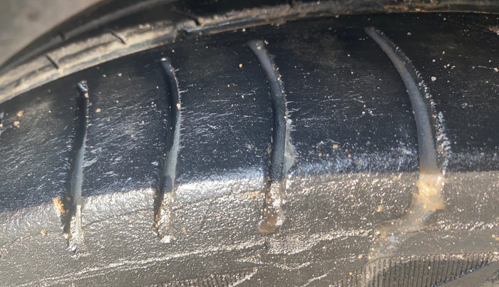 2018 Ford FREESTYLE TITANIUM 1.2 PETROL, Petrol, Manual, 1,28,009 km, Left Front Tyre Tread