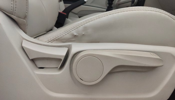 2021 Mahindra XUV300 W8 (O) 1.5 DIESEL, Diesel, Manual, 1,12,292 km, Driver Side Adjustment Panel