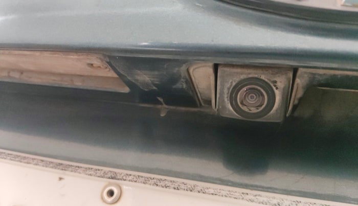 2021 Mahindra XUV300 W8 (O) 1.5 DIESEL, Diesel, Manual, 1,12,292 km, Parking Camera