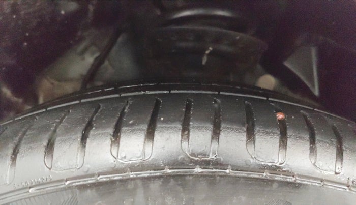 2021 Mahindra XUV300 W8 (O) 1.5 DIESEL, Diesel, Manual, 1,12,292 km, Left Front Tyre Tread