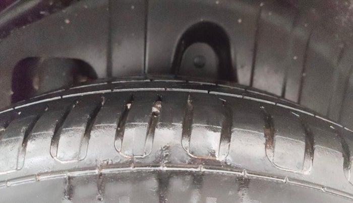 2021 Mahindra XUV300 W8 (O) 1.5 DIESEL, Diesel, Manual, 1,12,292 km, Left Rear Tyre Tread