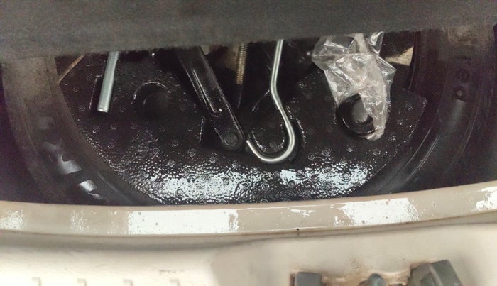 2021 Mahindra XUV300 W8 (O) 1.5 DIESEL, Diesel, Manual, 1,12,292 km, Spare Tyre