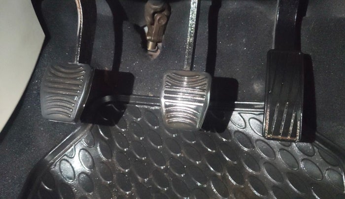 2021 Mahindra XUV300 W8 (O) 1.5 DIESEL, Diesel, Manual, 1,12,292 km, Pedals