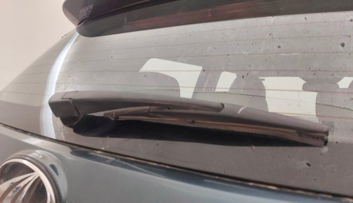 2021 Mahindra XUV300 W8 (O) 1.5 DIESEL, Diesel, Manual, 1,12,292 km, Rear Wiper