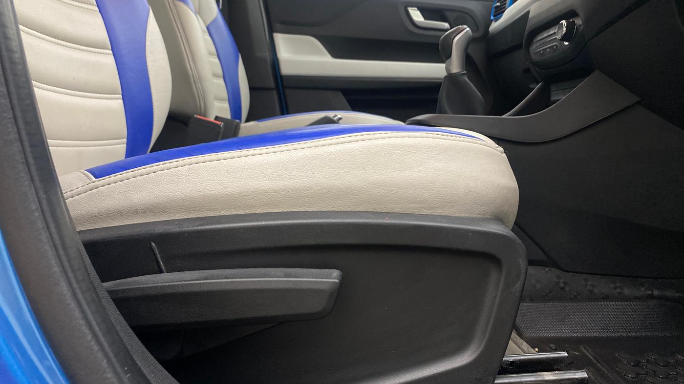 2022 Tata PUNCH CREATIVE  1.2 RTN DUAL TONE, Petrol, Manual, 17,042 km, Driver Side Adjustment Panel