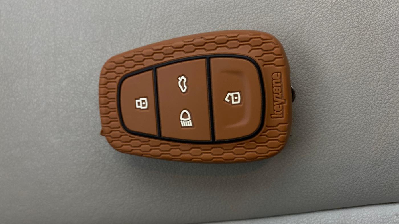 2022 Tata PUNCH CREATIVE  1.2 RTN DUAL TONE, Petrol, Manual, 17,042 km, Key Close Up