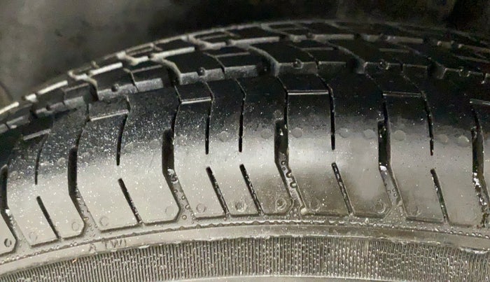 2012 Maruti Swift VXI, Petrol, Manual, 90,847 km, Left Rear Tyre Tread