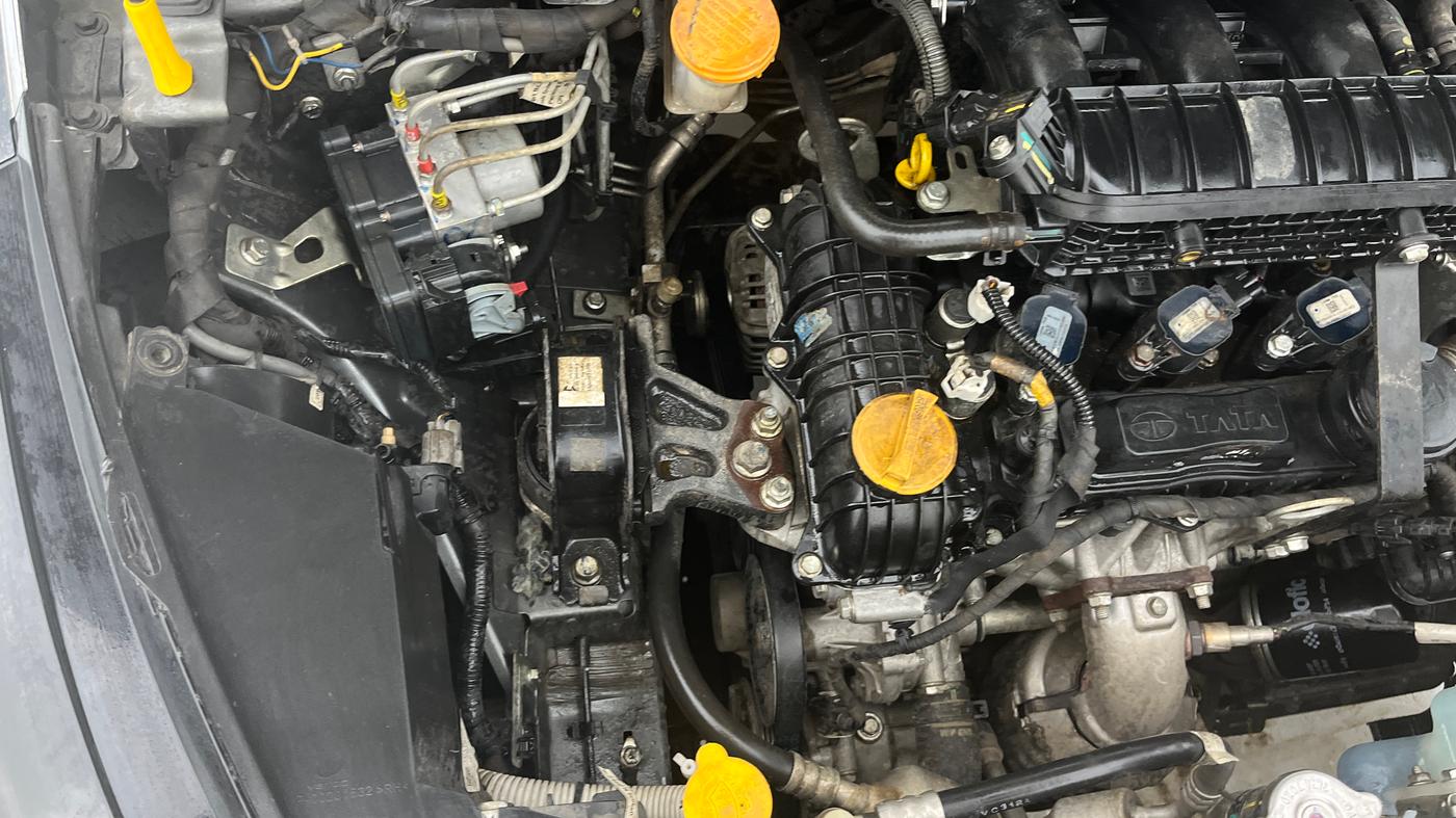 2023 Tata ALTROZ XZA + SUNROOF, Petrol, Automatic, 32,423 km, Engine View - Right