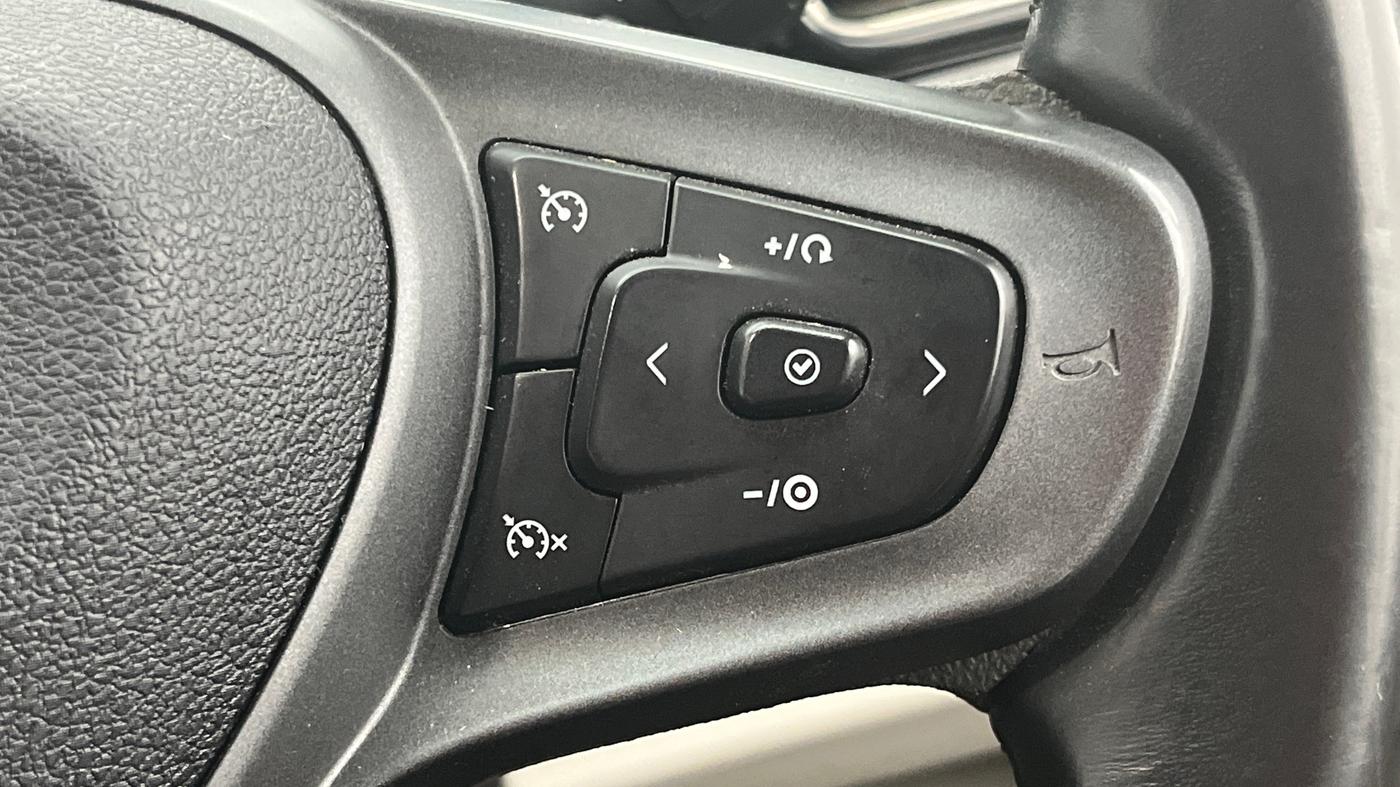 2023 Tata ALTROZ XZA + SUNROOF, Petrol, Automatic, 32,423 km, Adaptive Cruise Control