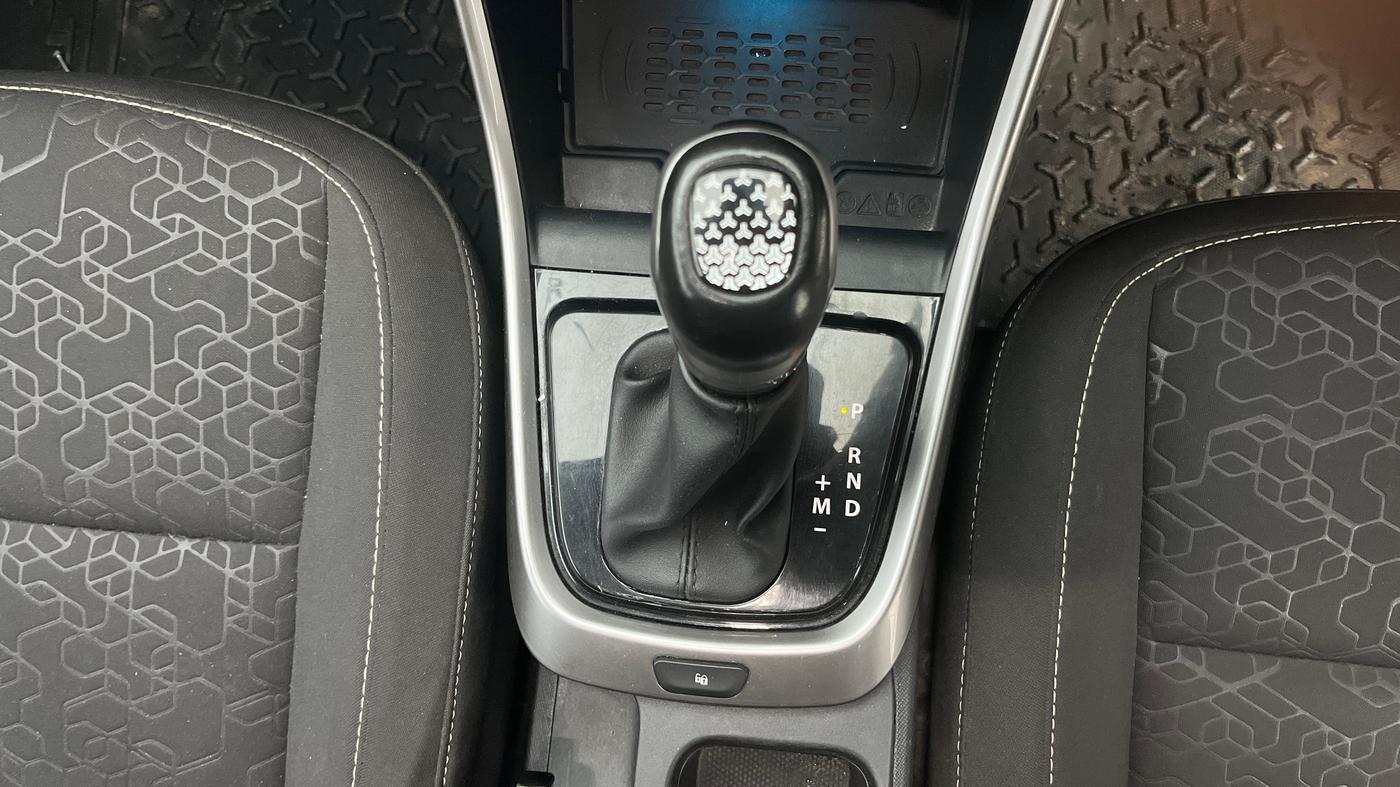 2023 Tata ALTROZ XZA + SUNROOF, Petrol, Automatic, 32,423 km, Gear Lever